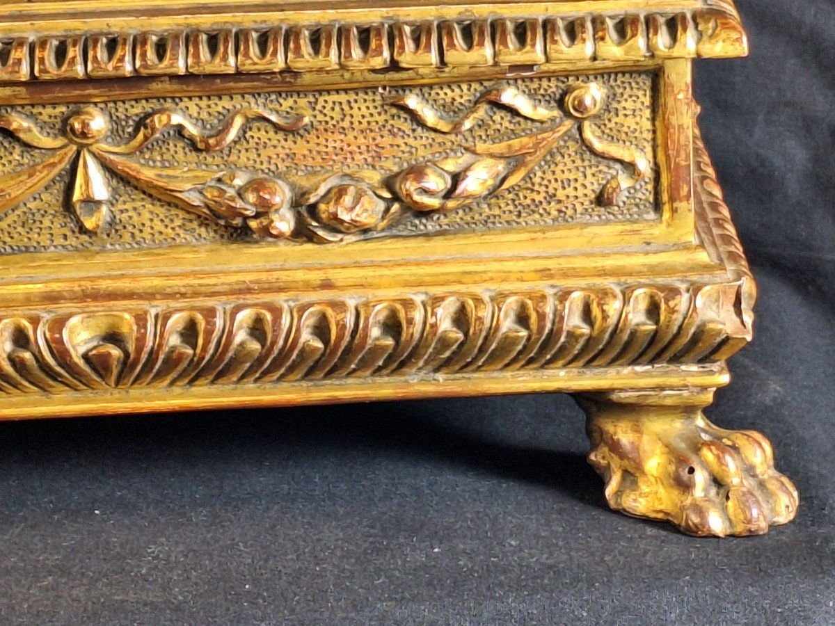 Tomb-shaped Box In Carved And Gilded Wood.-photo-3