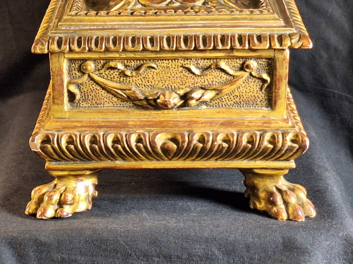 Tomb-shaped Box In Carved And Gilded Wood.-photo-5