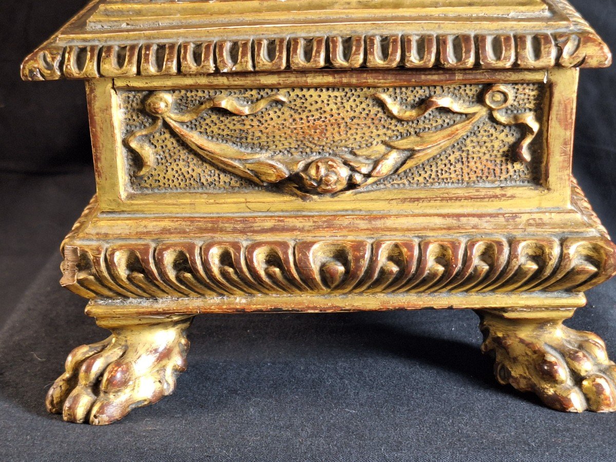 Tomb-shaped Box In Carved And Gilded Wood.-photo-7