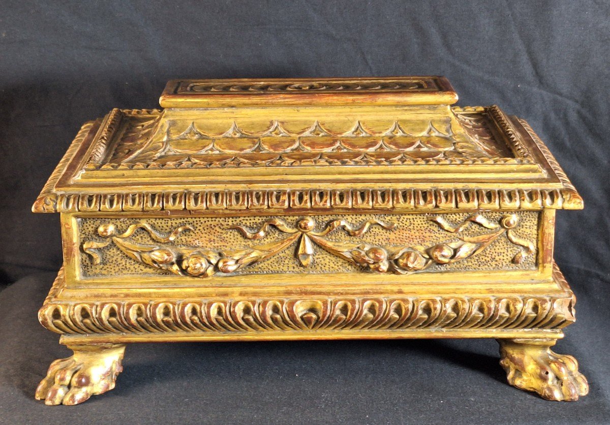 Tomb-shaped Box In Carved And Gilded Wood.