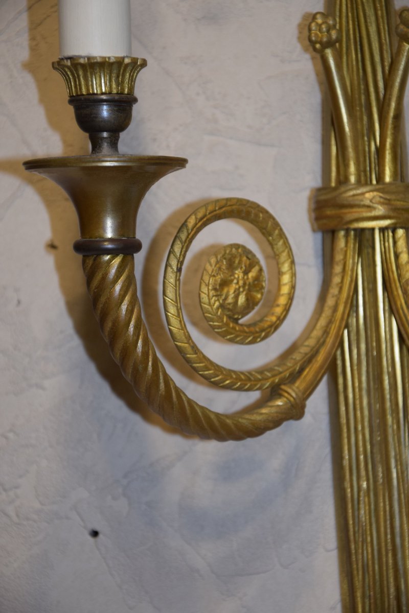 Paire d'appliques  en bronze doré à deux feux , style Louis XVI.-photo-2