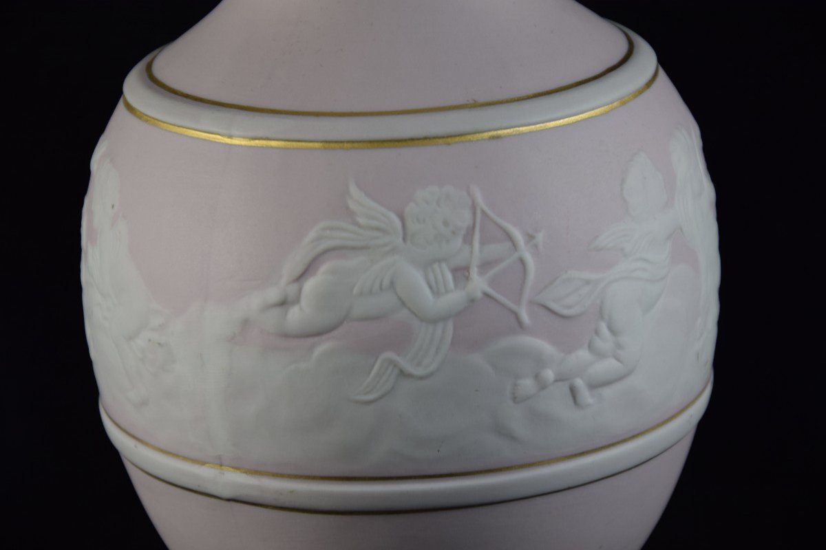 Vase en porcelaine de THARAUD  Limoges , décor dans le goût de Wedgwood-photo-5