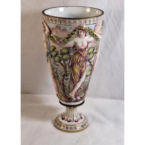 Ancien vase  en porcelaine  ,Doccia , italie , d'après un modèle de Capodimonte 