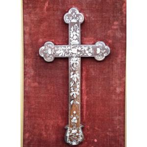 Grande croix  en bois  précieux , incrustations de nacre , Indochine , XIXème 