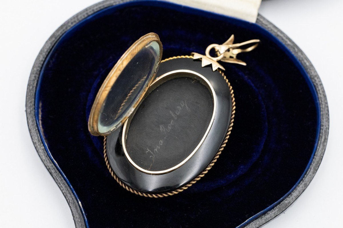 Antique Gold, Onyx And Enamel Photo Frame Locket, Late 19th Century.-photo-1