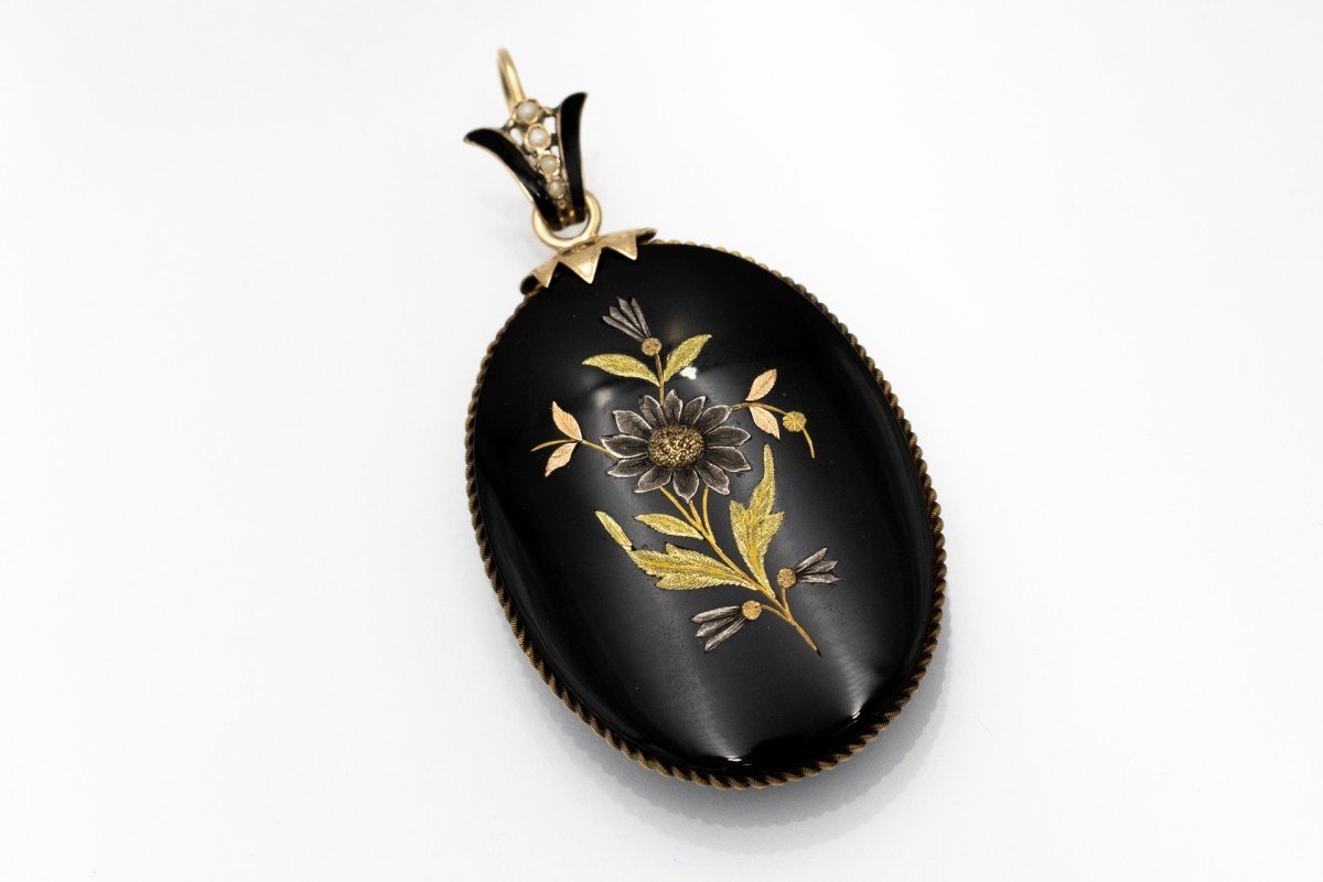 Antique Gold, Onyx And Enamel Photo Frame Locket, Late 19th Century.