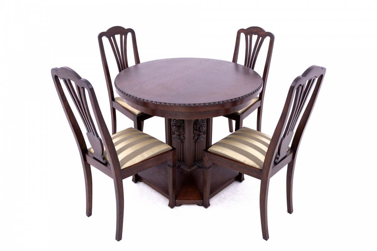 A Table And Chairs From The Early 20th Century.