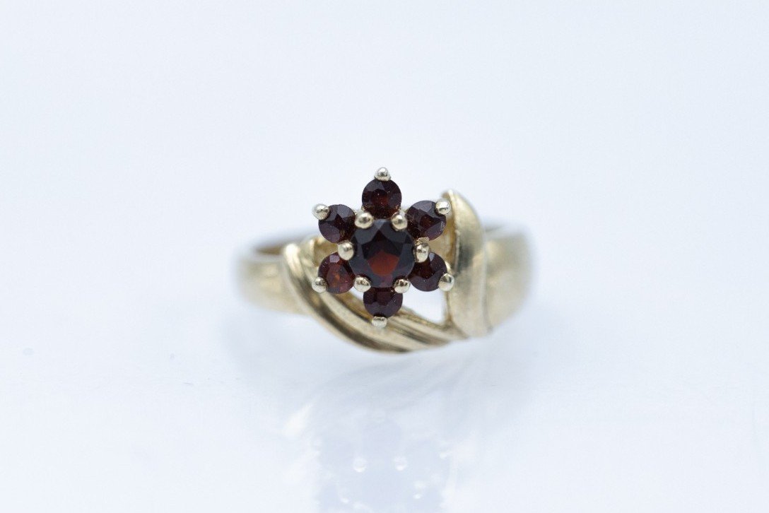 Vintage Gold Plated Ring With Garnets And Floral Pattern