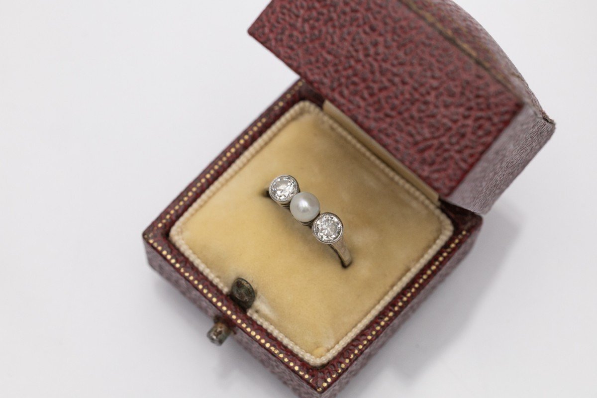 Antique White Gold Ring With Diamonds And Pearl-photo-2