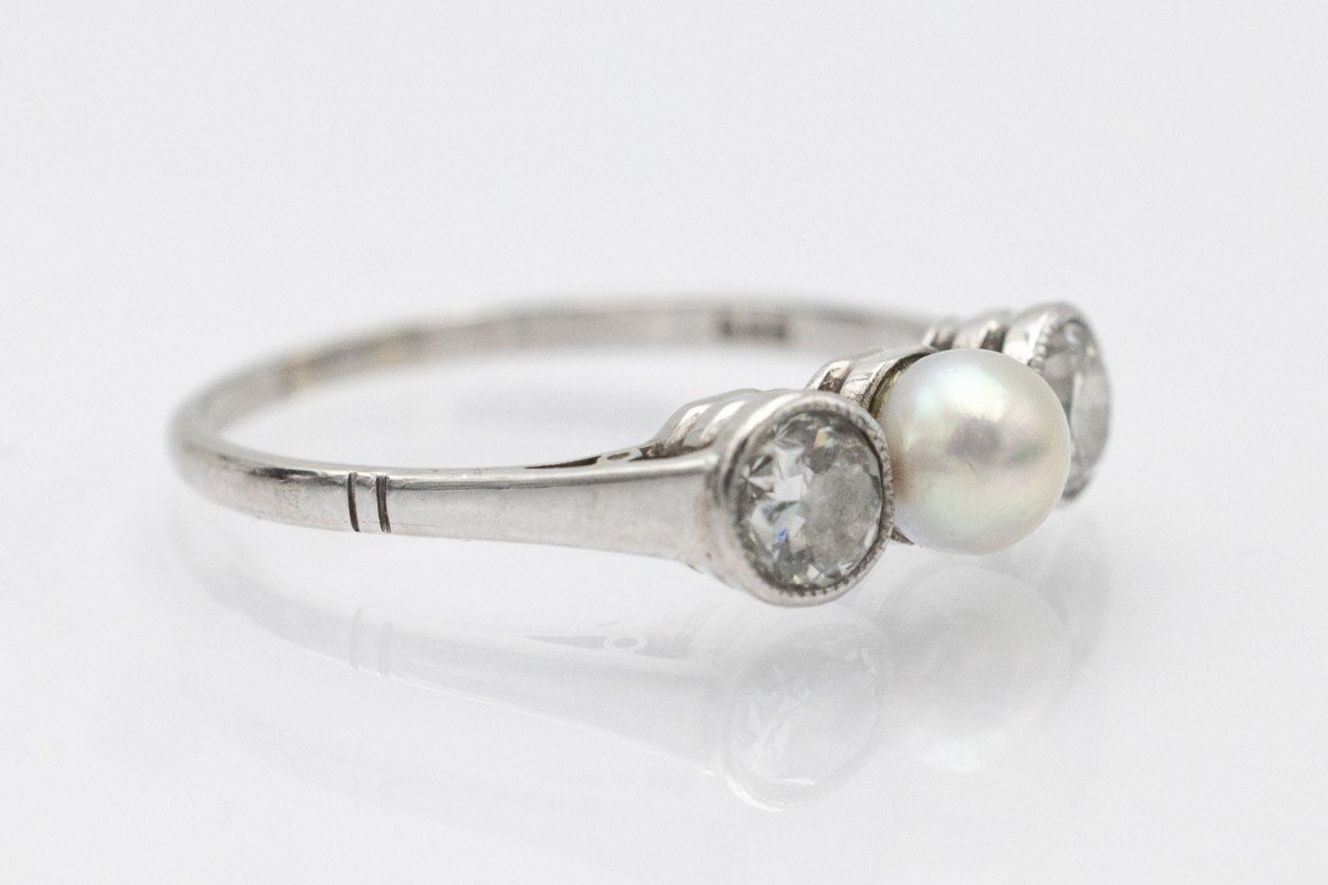 Antique White Gold Ring With Diamonds And Pearl-photo-1