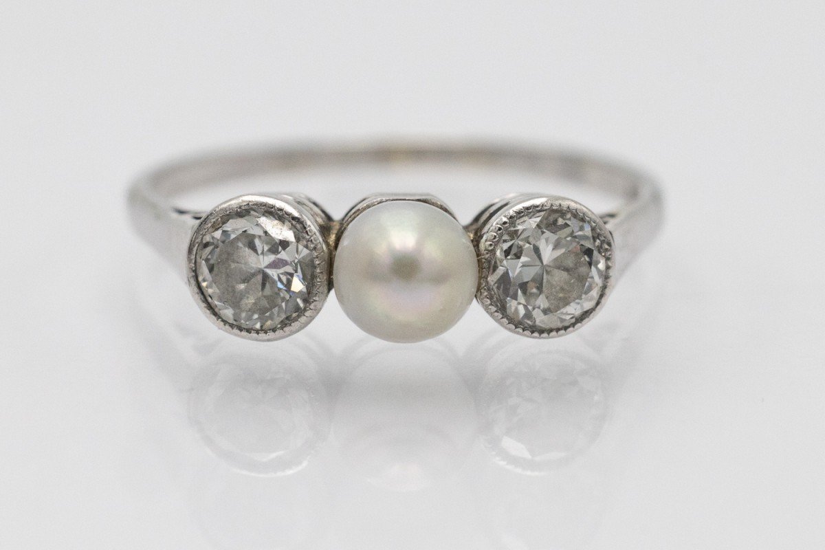 Antique White Gold Ring With Diamonds And Pearl