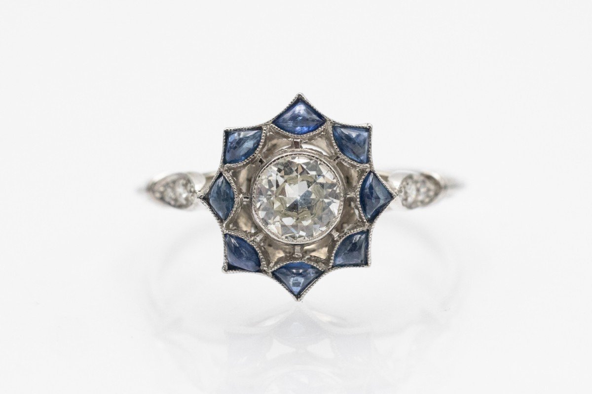 Old Platinum Ring With Diamonds And Sapphires, First Half Of The 20th Century.