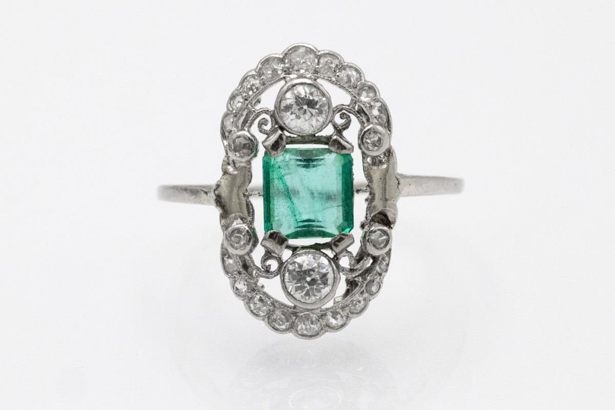 Bague Art Déco En Or Avec Diamants Et émeraude, Vers 1930/1940