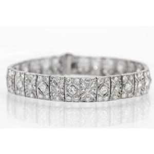 Art Deco Style Platinum Bracelet With Diamonds.