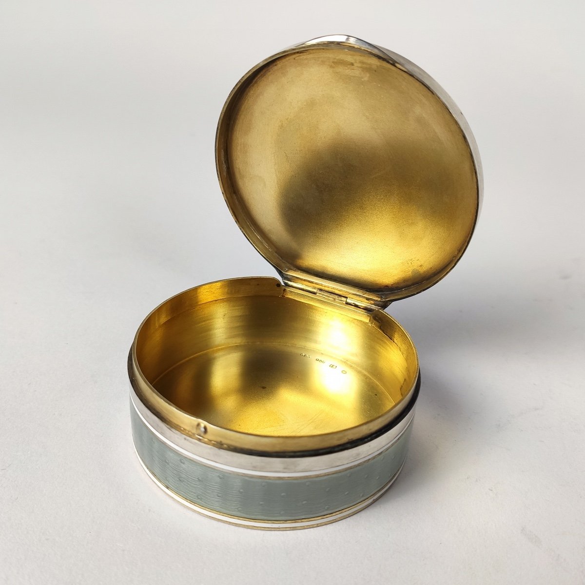 Ga Scheid: Exceptional Large Snuff Box In Silver Vermeil Guilloché & Enamelled. E-mail-photo-2