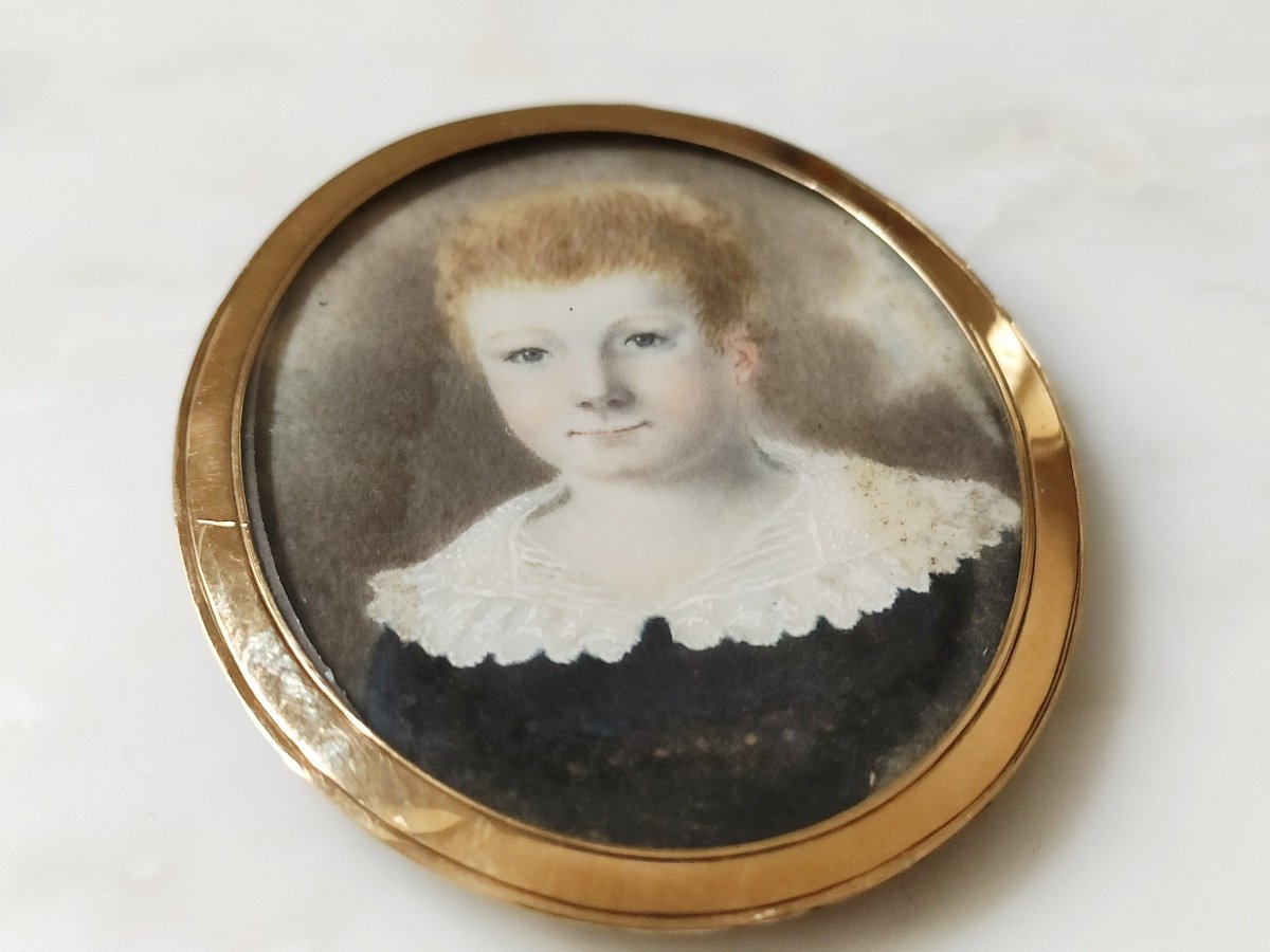 Charmant Portrait Miniature D’enfant Peinte, Cadre En Or. Milieu XIXe, Louis-philippe-photo-1