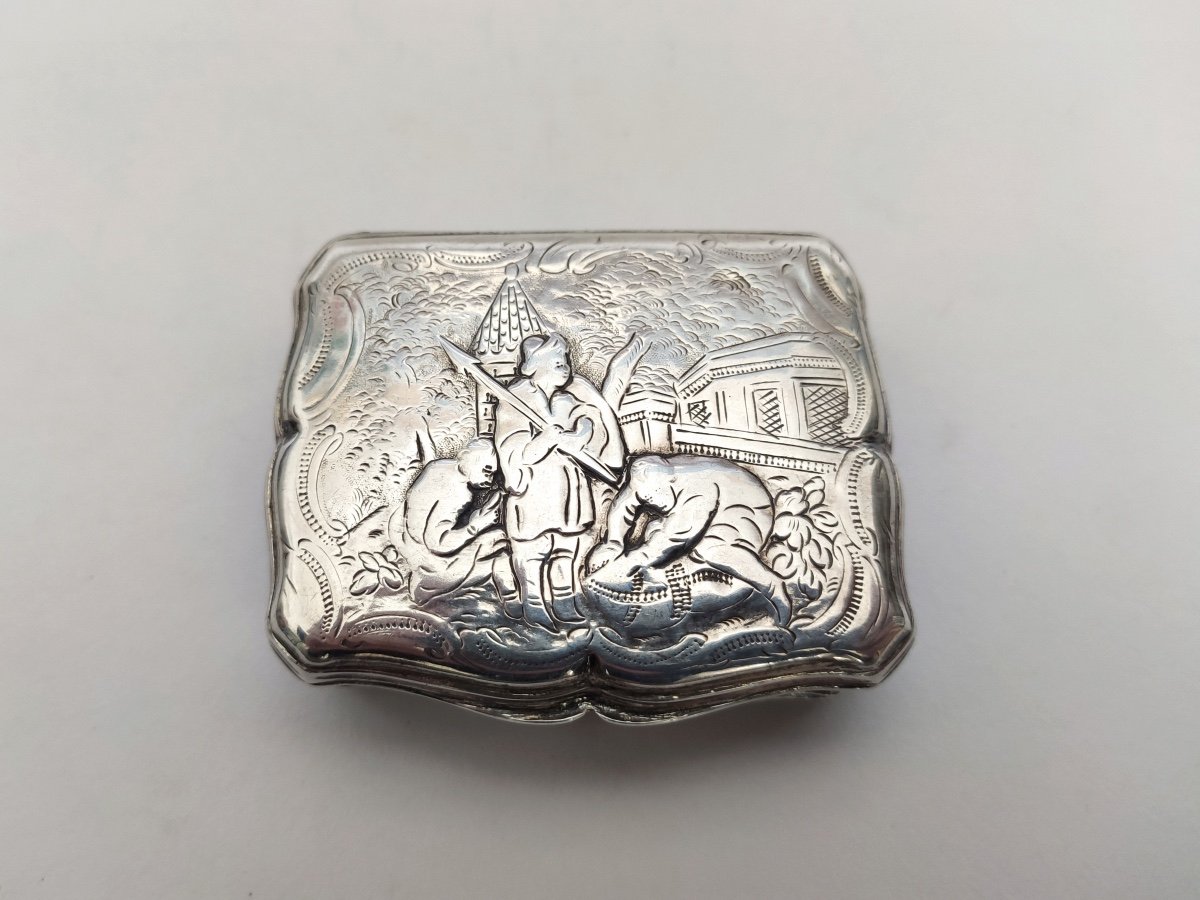  Superb 18th Century Sterling Silver Snuff Box. Rocaille Decor Louis XV Period. 18th-photo-2