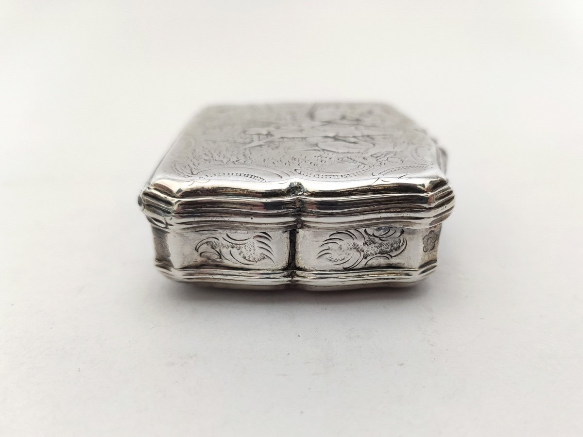  Superb 18th Century Sterling Silver Snuff Box. Rocaille Decor Louis XV Period. 18th-photo-2