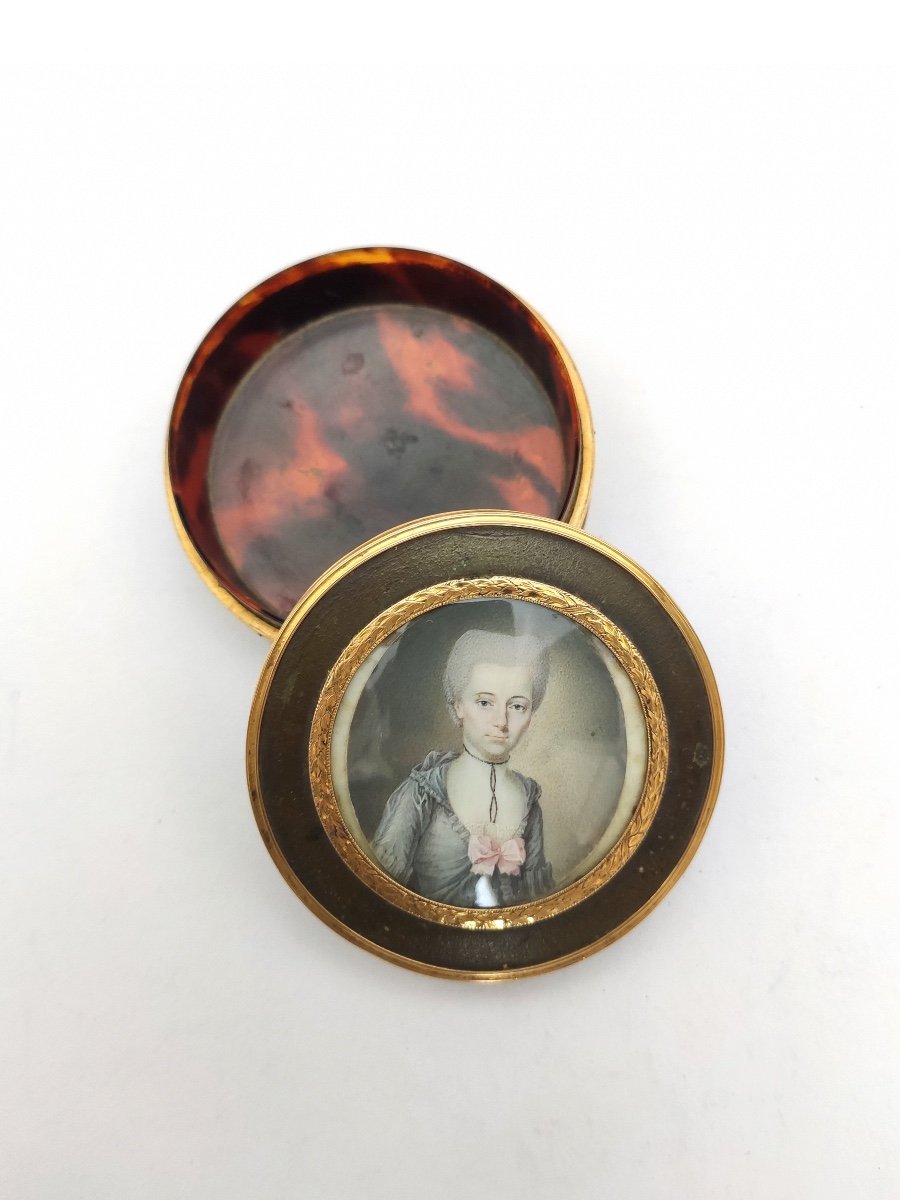 Interesting 18th Century Secret Snuff Box. Martin Varnish, Gold & Miniature. Louis XV-photo-8