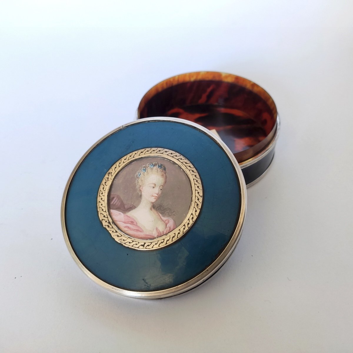 Grande boite tabatière du XVIIIe siècle.Portrait miniature, argent, vernis martin & écaille 18e-photo-7