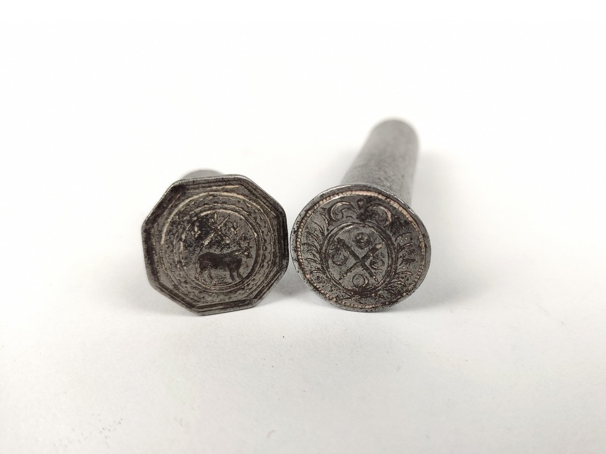 Superb Wax Case Forming Double Iron Seal, Dating From The 18th Century. Heraldic Coat Of Arms. -photo-3