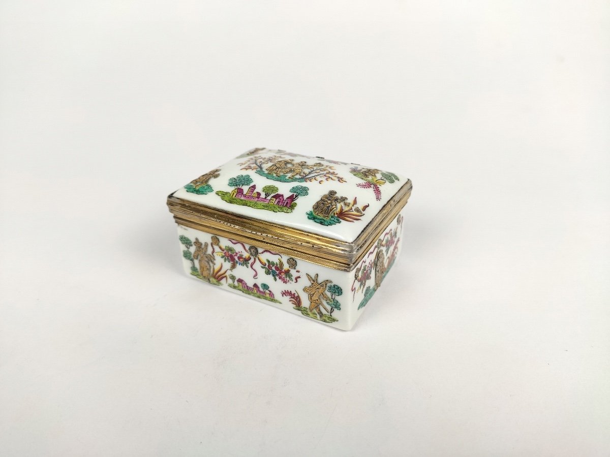 Samson: Rare Porcelain Snuffbox, Silver-gilt Mounting And Appliques. Solid Silver. Late 19th Century