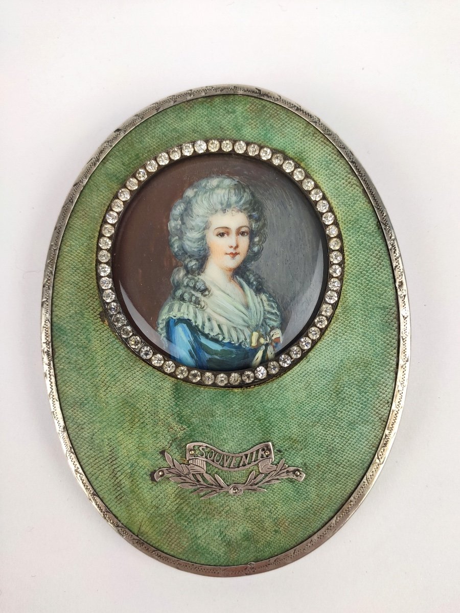 Superb Miniature Of A Fashionable Woman From The 18th Century, Frame In Shagreen, Stone & Silver. 19th Century