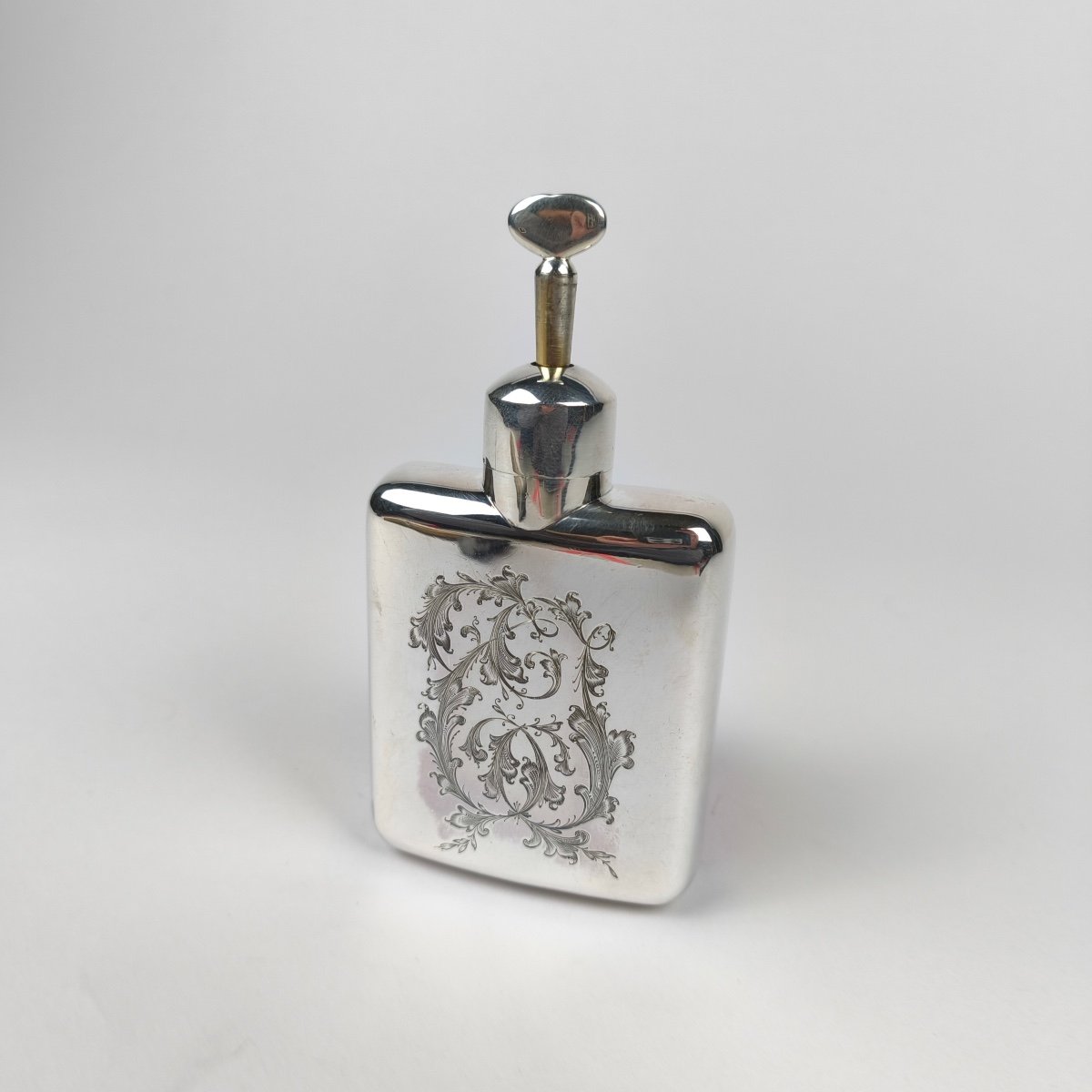  Interesting And Heavy Alcohol Flask Or Bottle With System In Silver And Vermeil. France-photo-5