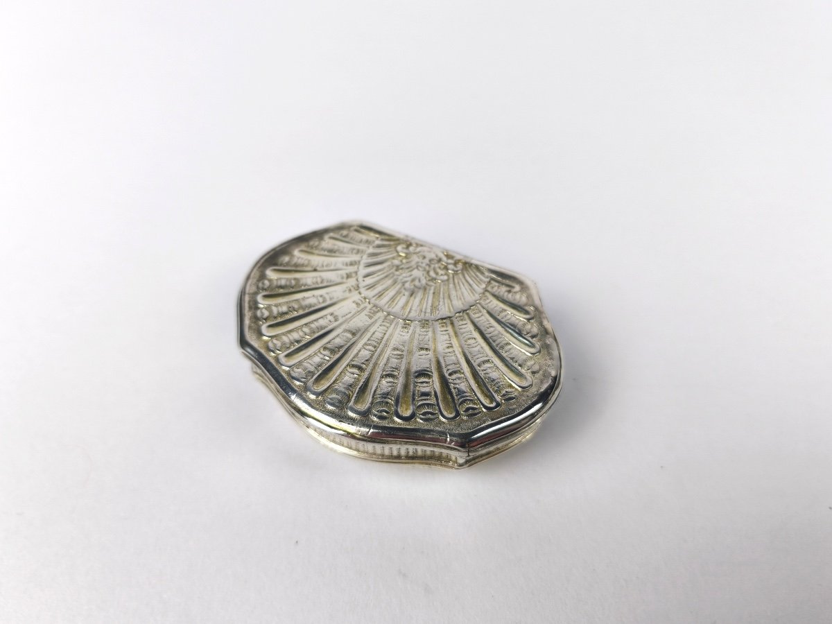 Exceptional 18th Century Sterling Silver Scallop Snuff Box, Louis XV Regency-photo-2