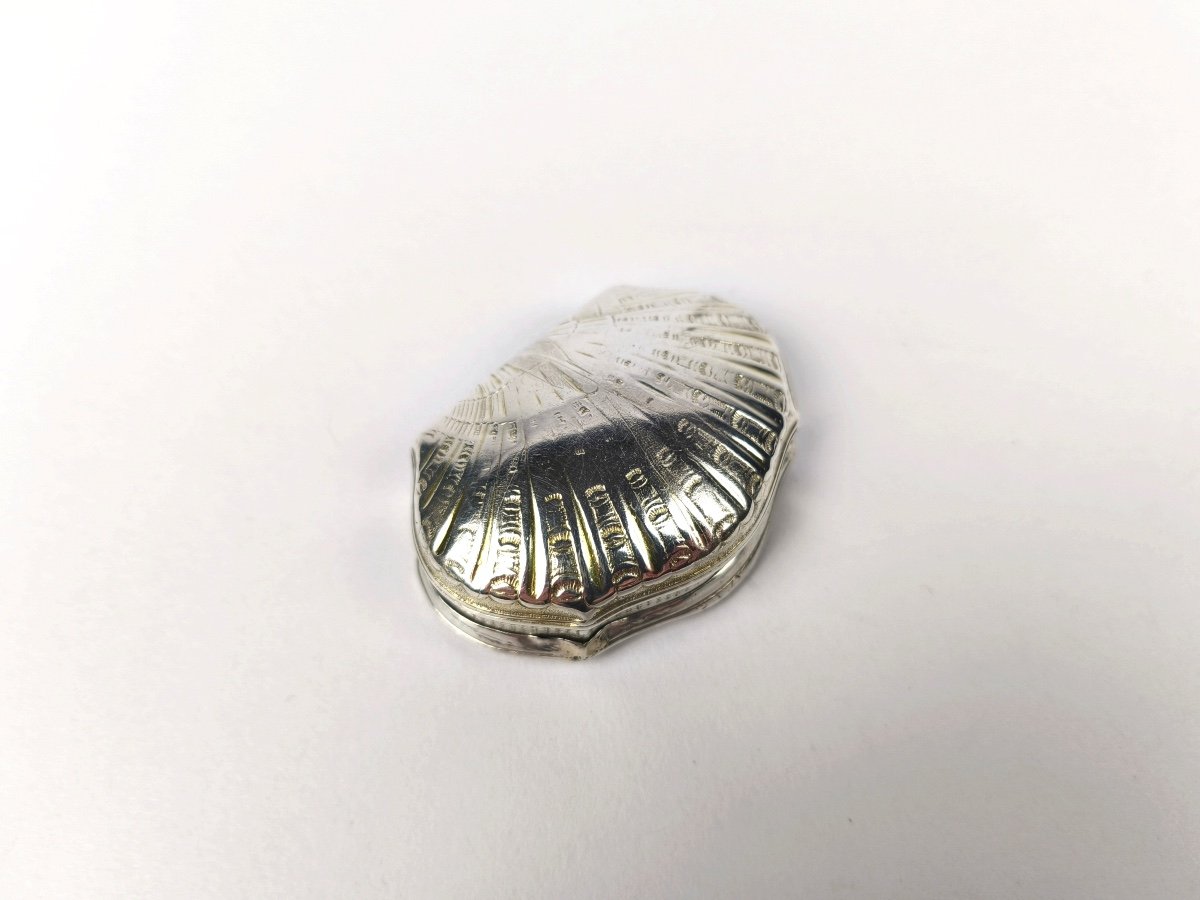 Exceptional 18th Century Sterling Silver Scallop Snuff Box, Louis XV Regency-photo-4