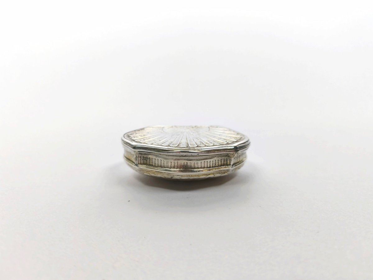 Exceptional 18th Century Sterling Silver Scallop Snuff Box, Louis XV Regency-photo-4