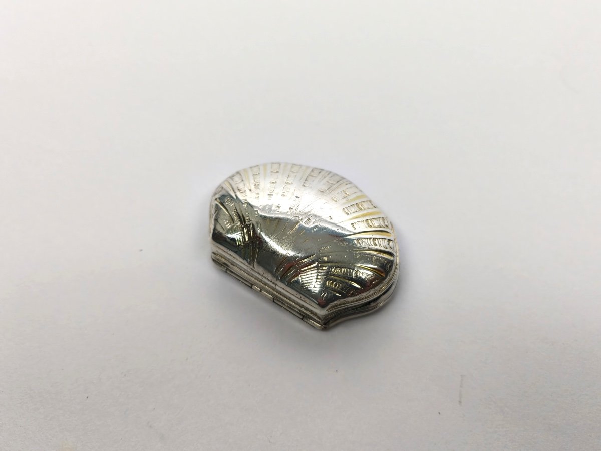 Exceptional 18th Century Sterling Silver Scallop Snuff Box, Louis XV Regency-photo-8