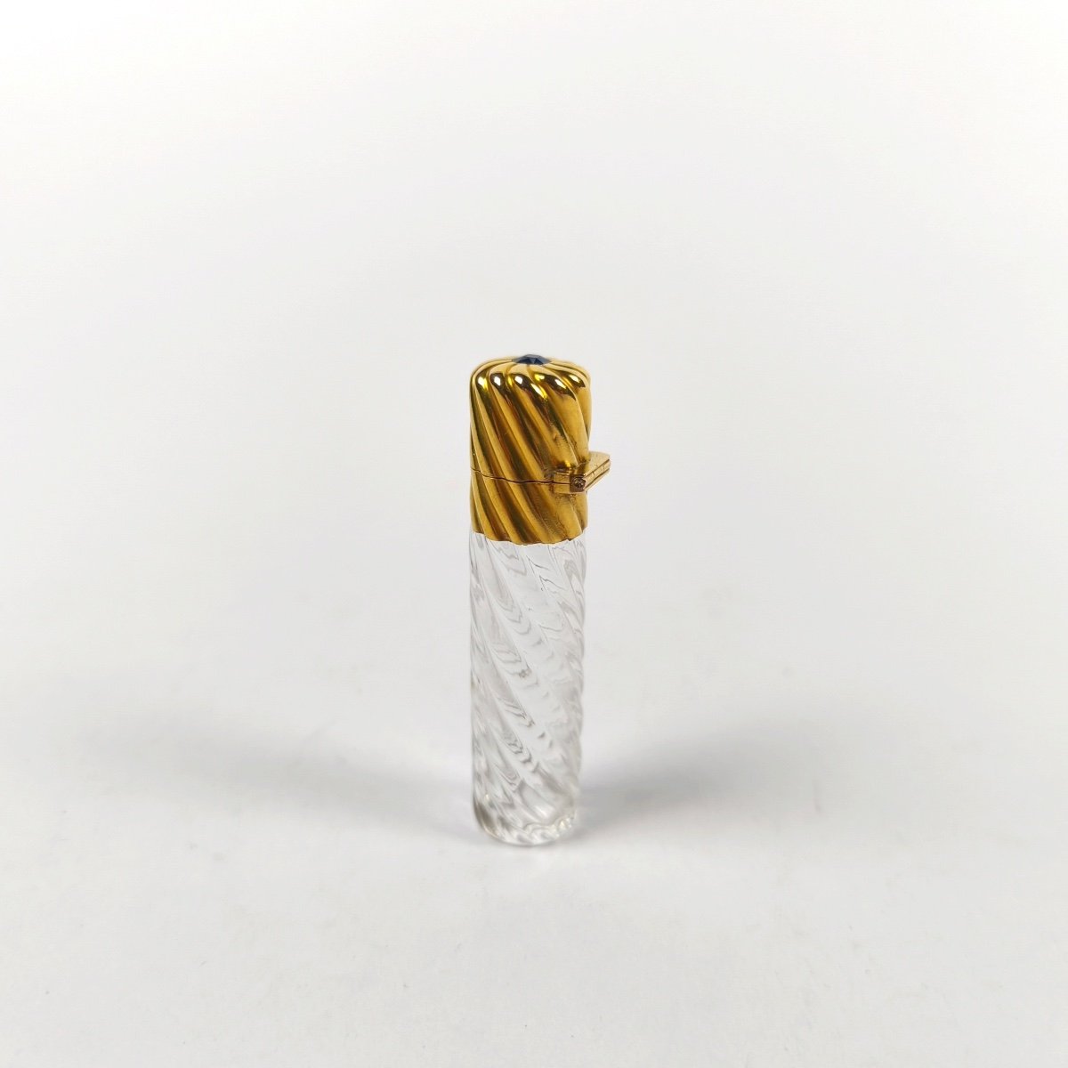 Superb Twisted Perfume Or Salt Bottle In Gold, Glass And Blue Cut Glass Imitating A Sapphire.-photo-3