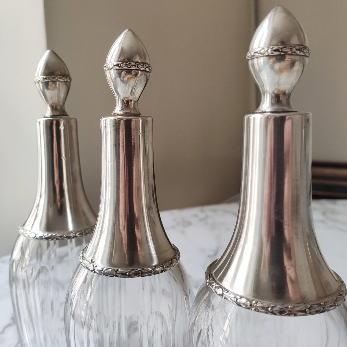 Adrien Mathiss: Beautiful Set Of Three Glass And Sterling Silver Alcohol Decanters, St Louis XVI-photo-6