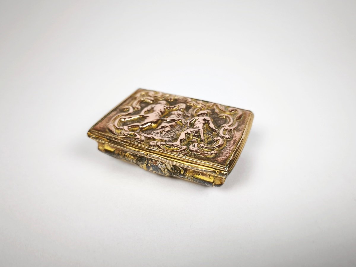  “tomb” Snuff Box In Pomponne, With Mythological Decor Dating From The 18th Century. 