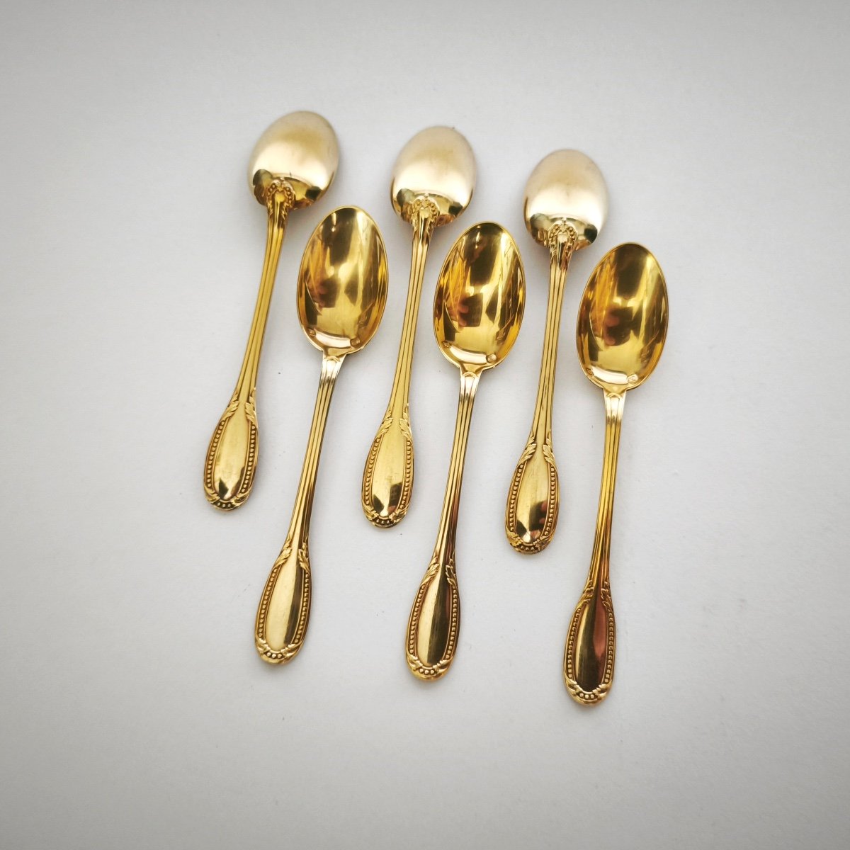 Orfèvre Richard: Six Silver-gilt Mocha Spoons, Louis XVI Style Pearl Model. 20th Century-photo-3