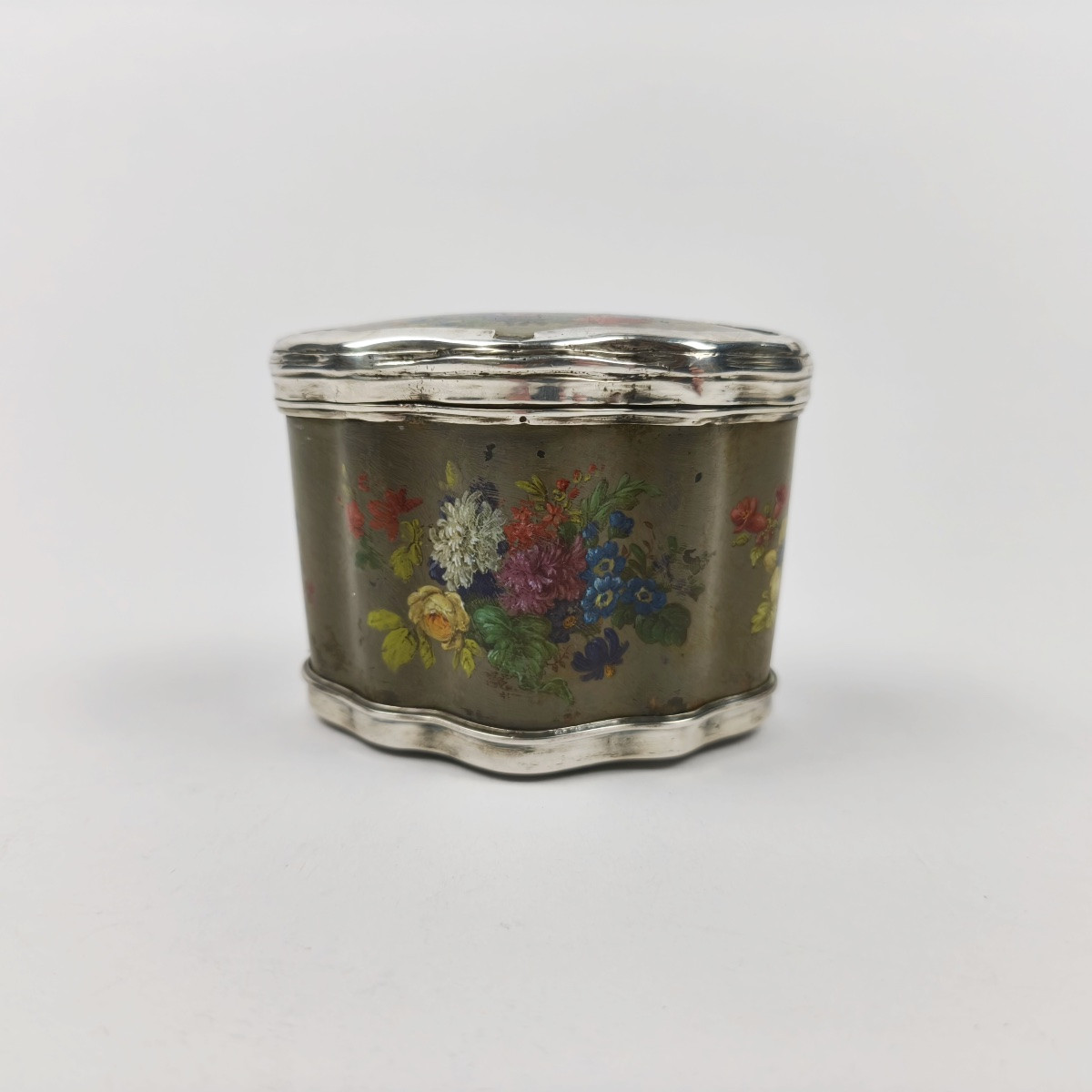 Large 18th Century Snuff Box In Horn Painted With Flowers, Silver Mounting. -photo-3