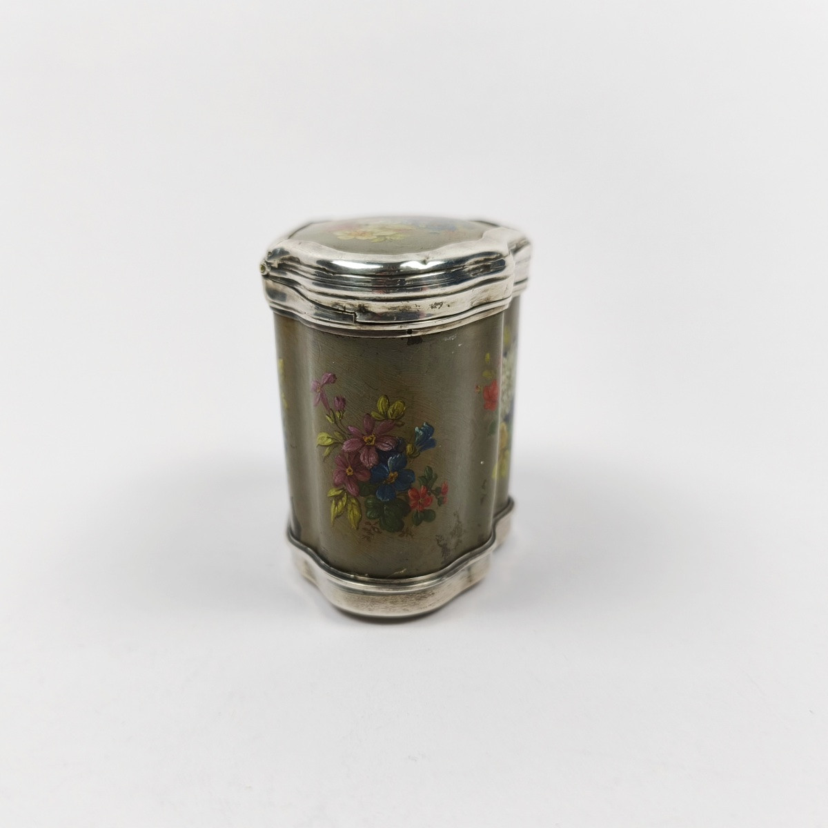 Large 18th Century Snuff Box In Horn Painted With Flowers, Silver Mounting. -photo-2