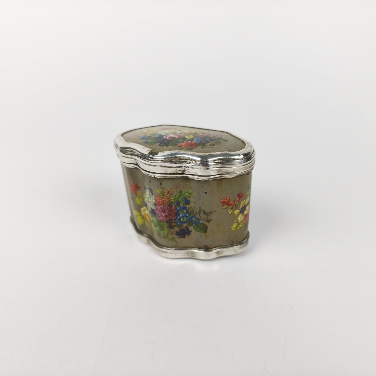 Large 18th Century Snuff Box In Horn Painted With Flowers, Silver Mounting. 