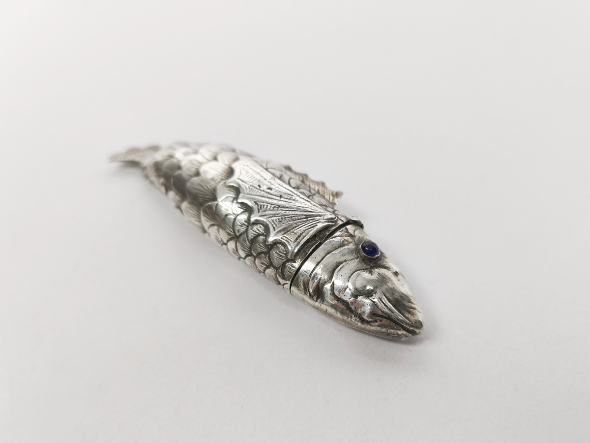 Judaica: Bessamim Sterling Silver Spice Box In The Shape Of An Articulated Fish.-photo-1