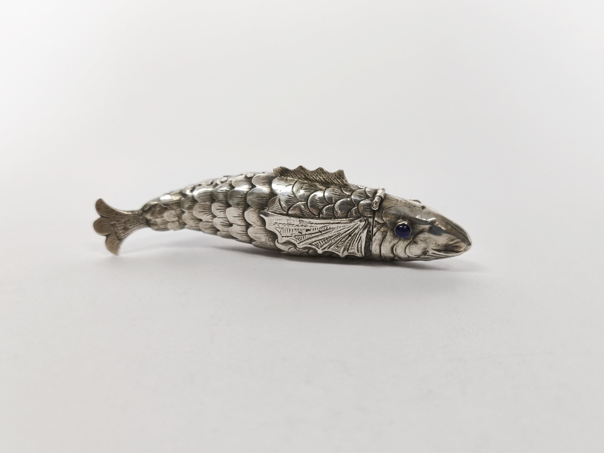 Judaica : Boite à épices Bessamim En Argent Massif En Forme De Poisson Articulé.