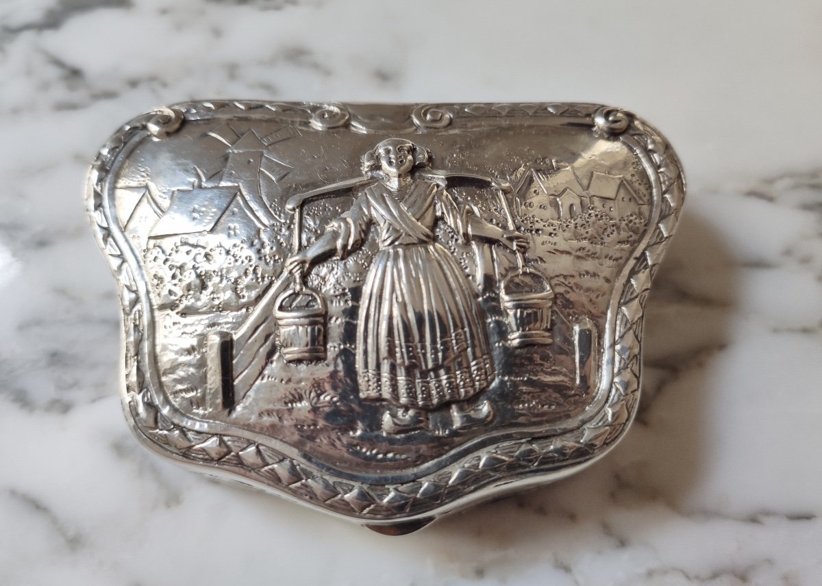 Heavy Sterling Silver & Vermeil Snuff Box With Peasant Decor. Germany, 19th - 20th