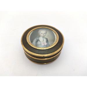 Interesting 18th Century Secret Snuff Box. Martin Varnish, Gold & Miniature. Louis XV