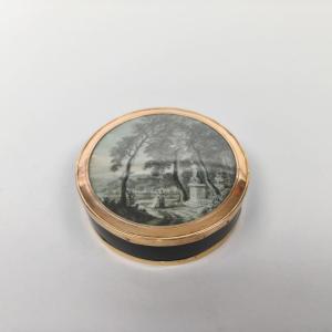 Large Romantic Snuff Box In Rose Gold, Tortoiseshell And Miniature From The Late 18th Century. 