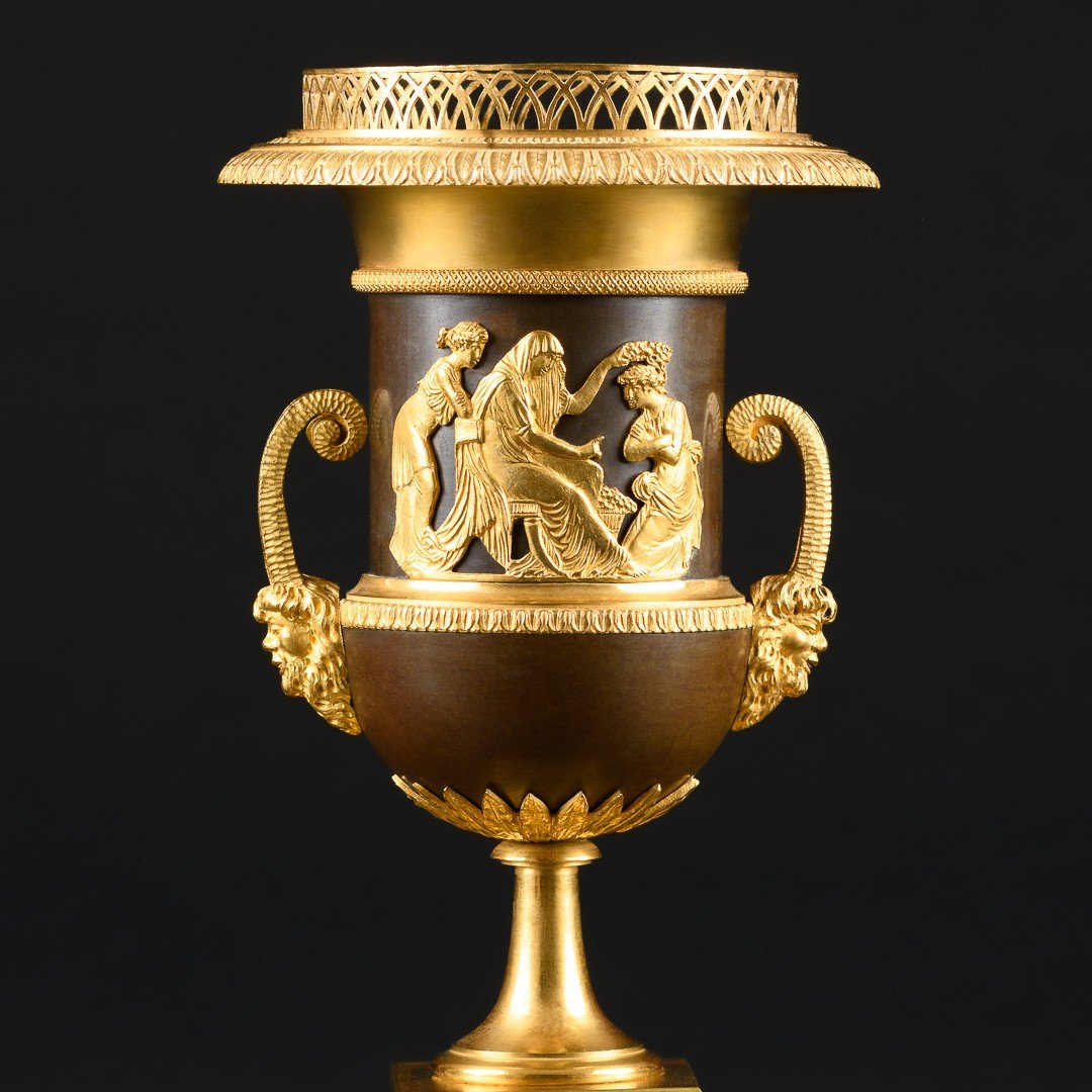 Exquise Paire De Vases Empire Médicis En Bronze Doré Et Patiné -photo-2