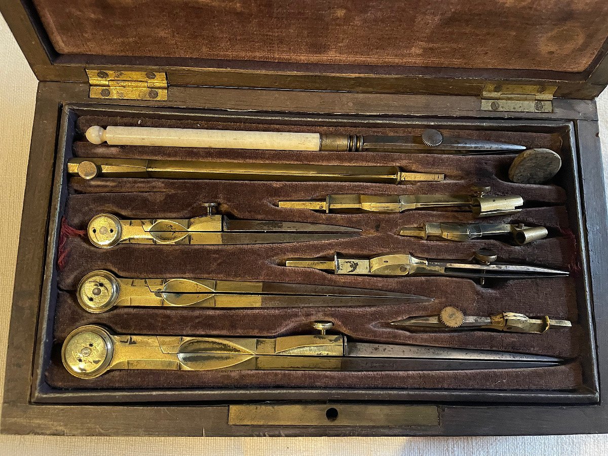 Instruments de mesure et de dessin en coffret d'acajou du 19 eme