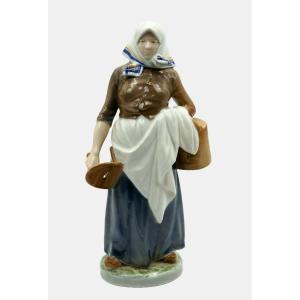 Royal Copenhagen Figure By Christian Thomsen (1860-1921), Milkmaid