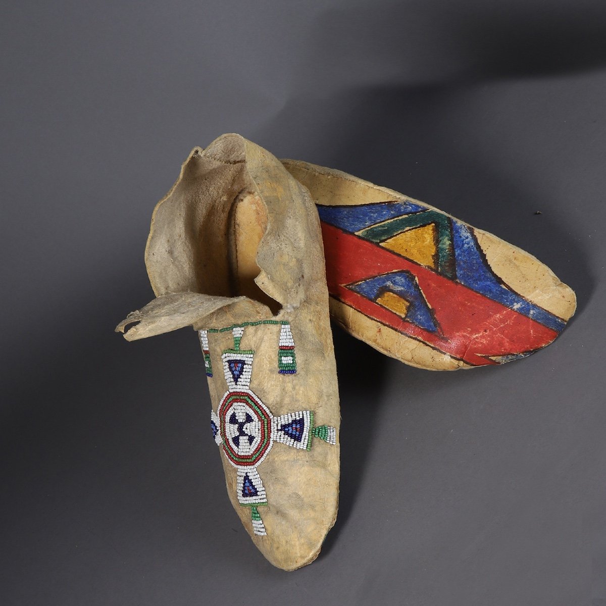 1 Paire De Mocassins Amérindien – Tribu Arapahoe, Amérique Du Nord