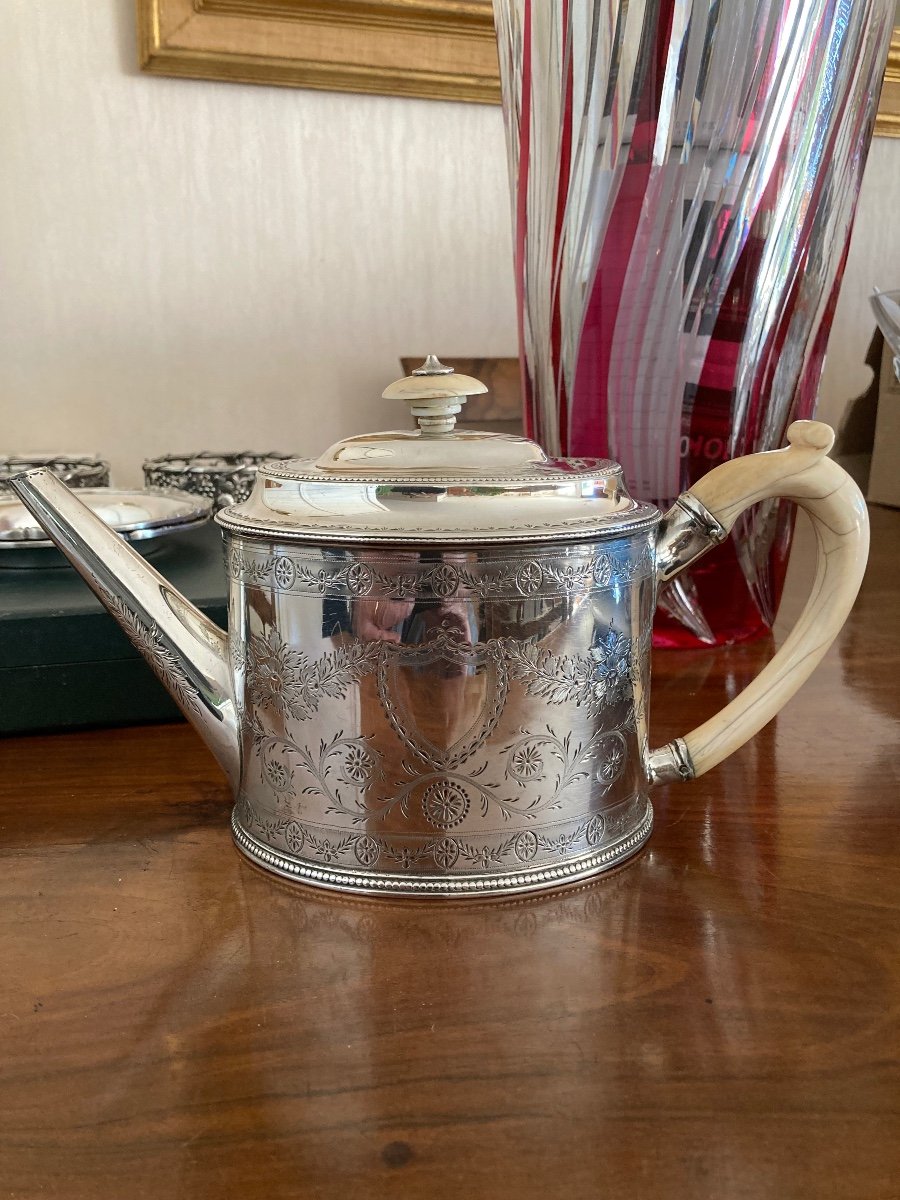 18th Century English Sterling Silver Teapot -photo-2