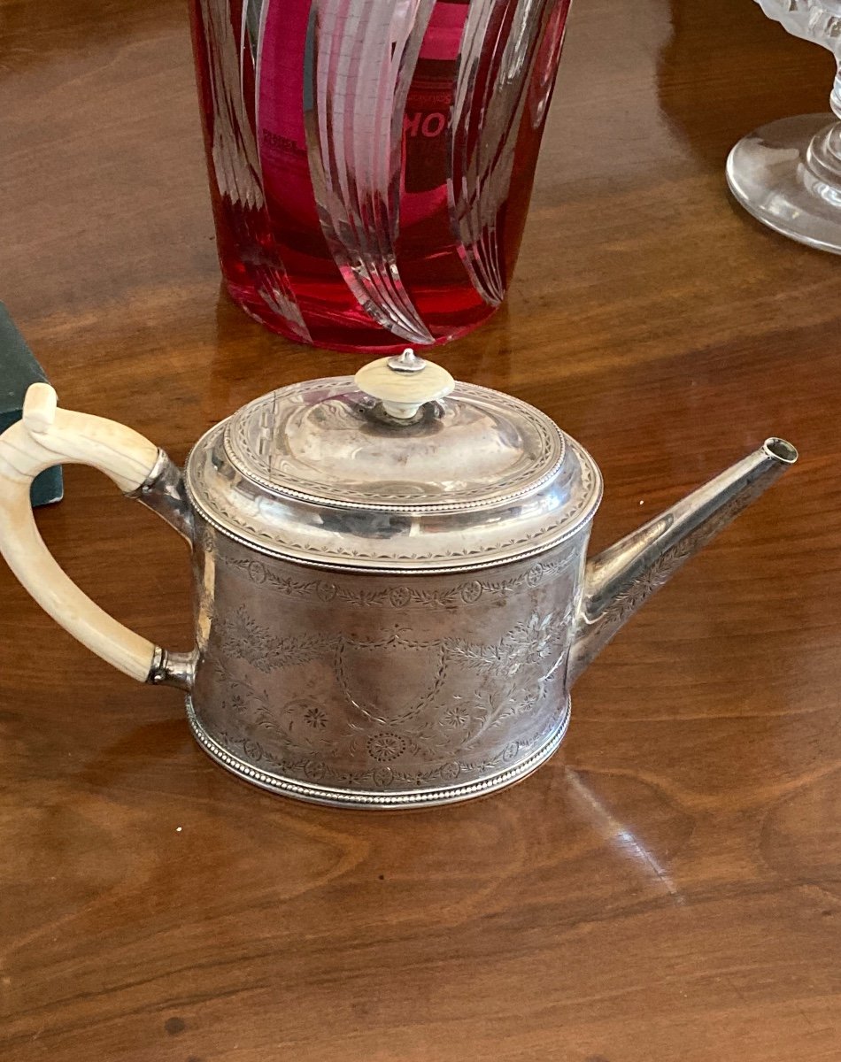 18th Century English Sterling Silver Teapot -photo-1